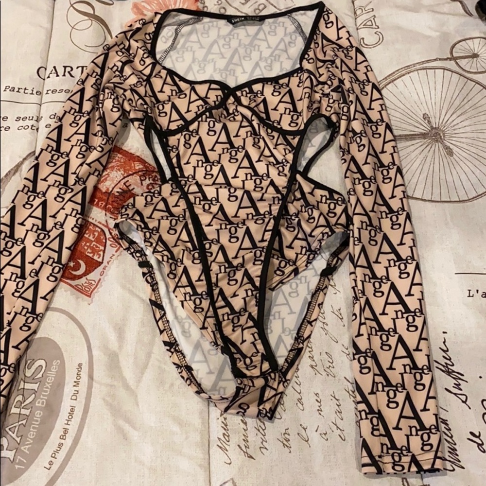 High cut square neck angel body suit